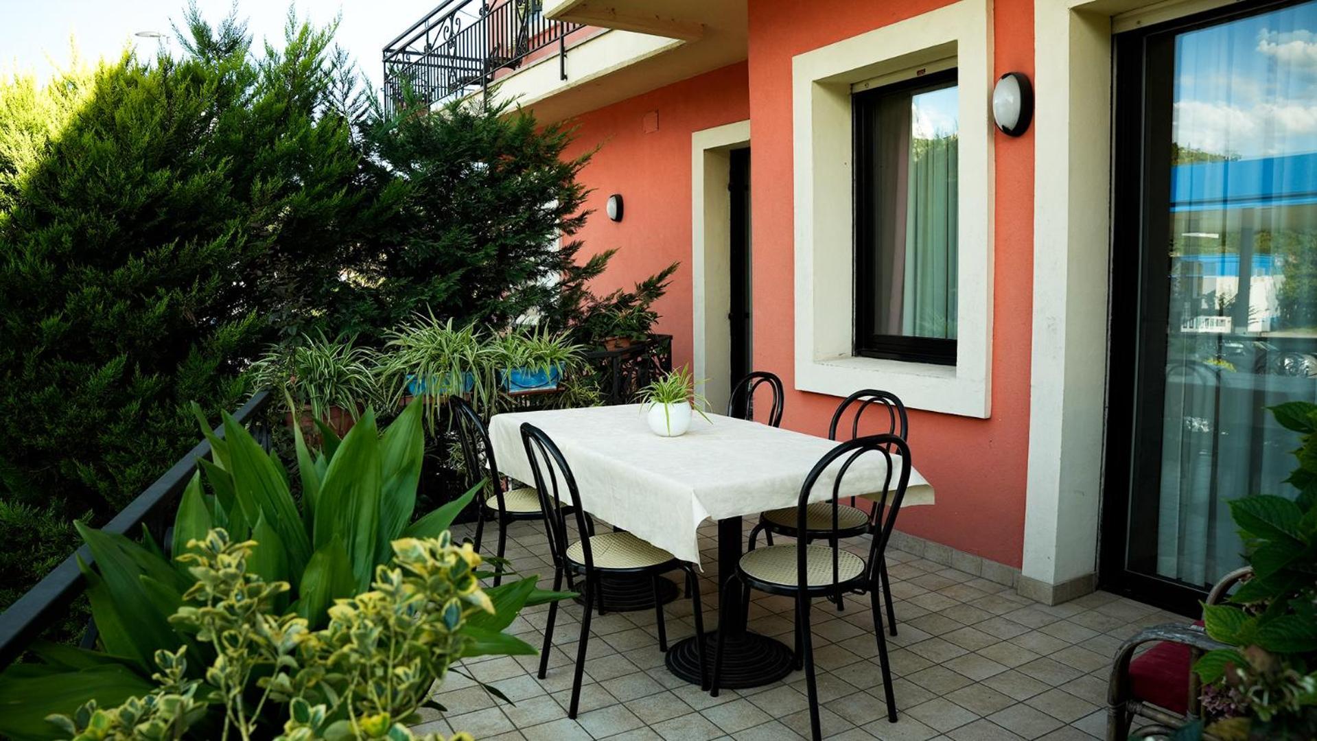 Florivana Boutique Hotel Ristorante San Pietro in Cariano Exterior photo